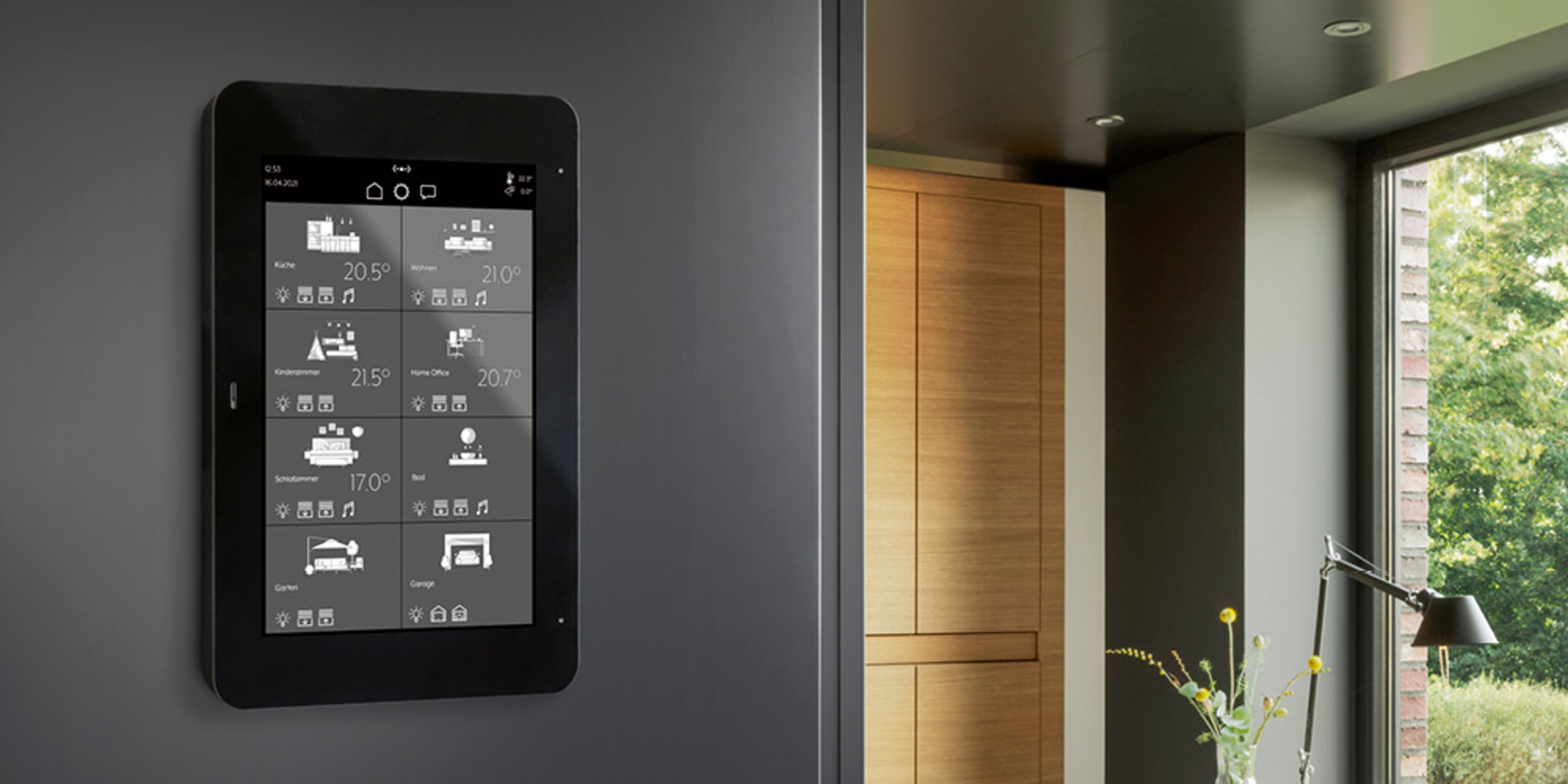 JUNG Smart Panel 8 bei Kreuz GmbH in Meiningen-Dreissigacker