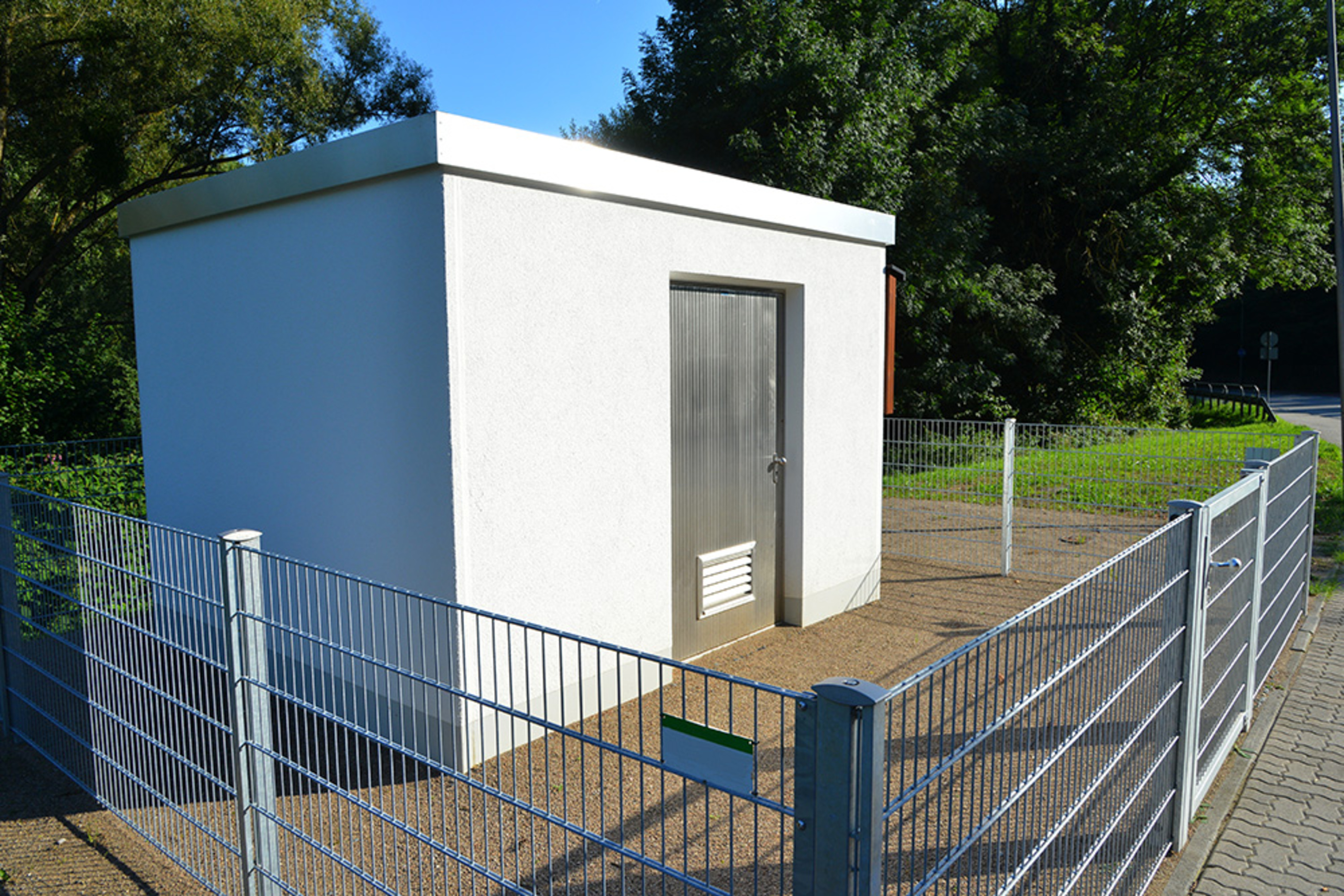 Trafo&shy;stationen bei Kreuz GmbH in Meiningen-Dreissigacker
